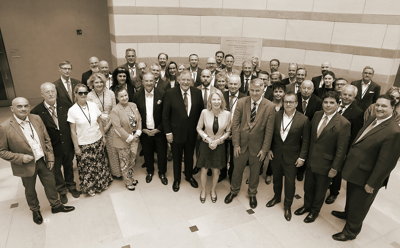 Foto Der Senat zu Gast bei der Botschafterin der USA in Deutschland I. E. Amy Gutmann am Diplomatischen Tag im September 2023 in Berlin