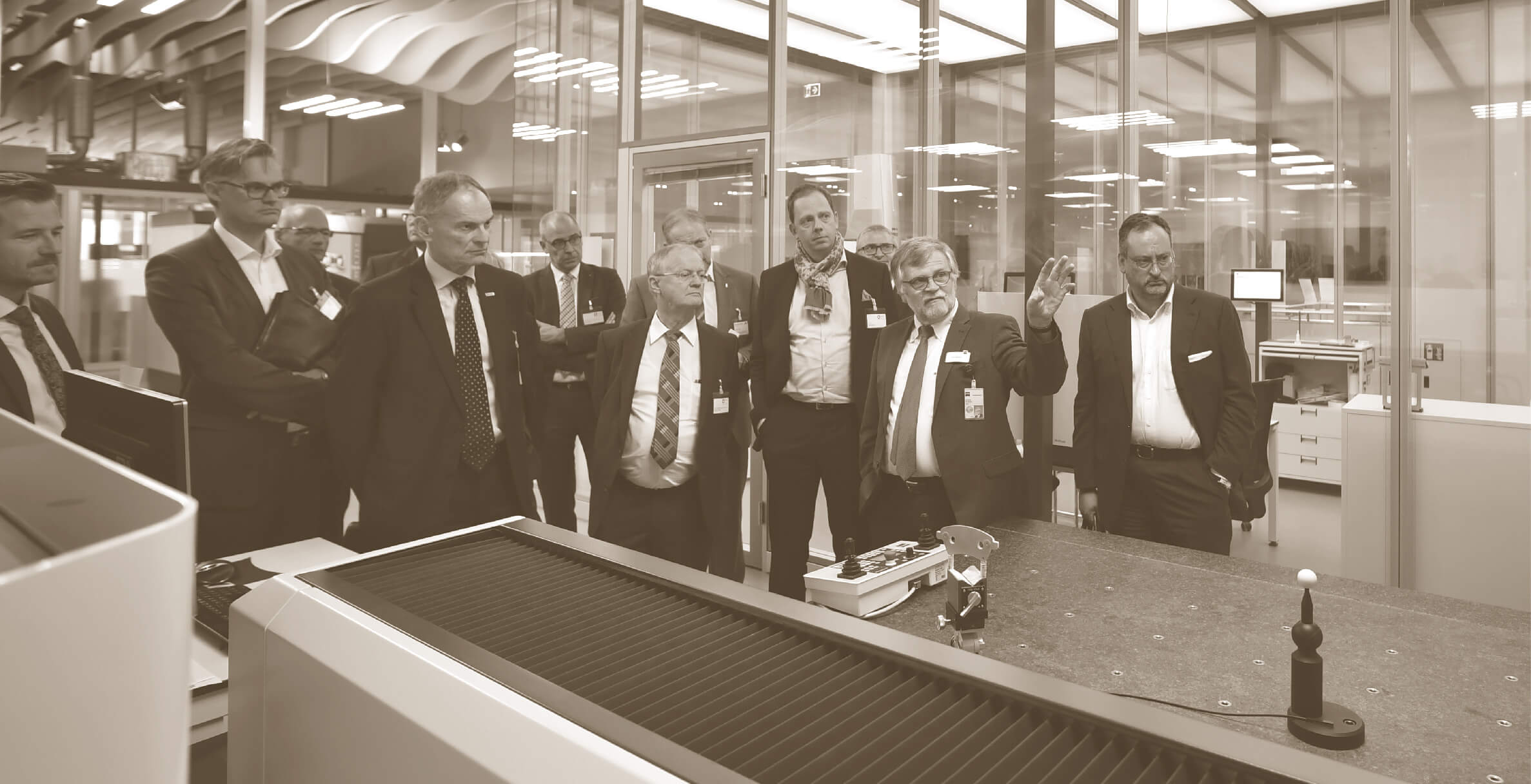 Foto Der Senat informiert sich über Zukunftstechnologien im Unternehmen Carl Zeiss 2016